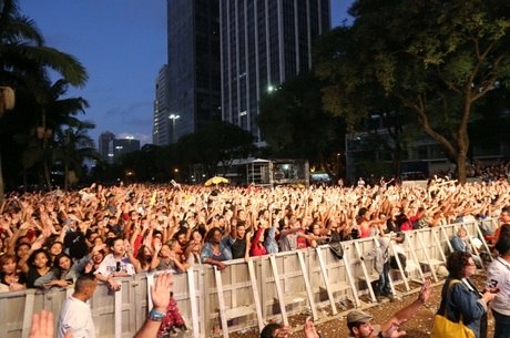 Público durante show do cantor Lucas Lucco 