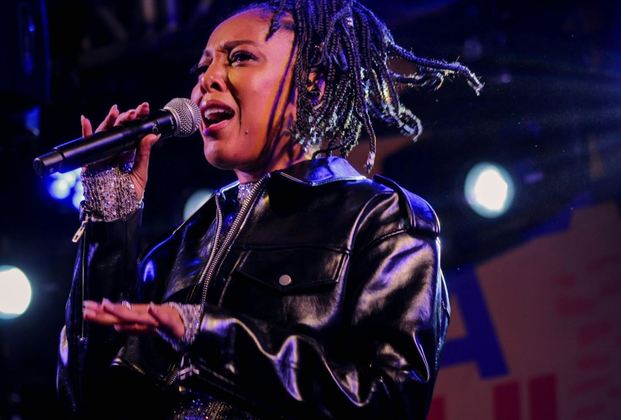 A cantora Negra Li, considerada um dos principais nomes femininos no rap nacional, comandou o Palco Rio Cabuçu, na zona norte, no fim desta tarde