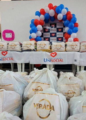 Evento promove doação de cestas básicas, panetones e kits de higiene, entre outros itens