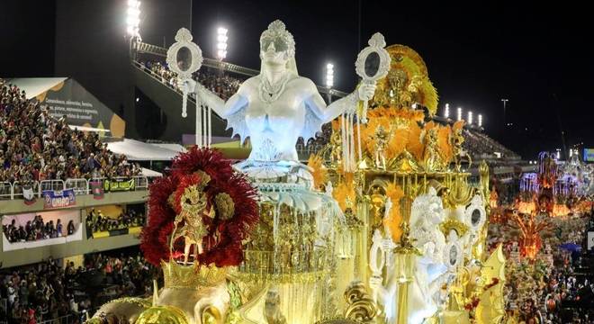 Viradouro impressionou público alegorias luxuosas 
