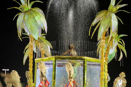 Campeã do Rio, a Viradouro fecha a noite na Sapucaí