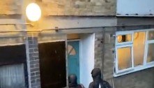 Jovens destroem portas de idosos em vídeos bizarros do TikTok