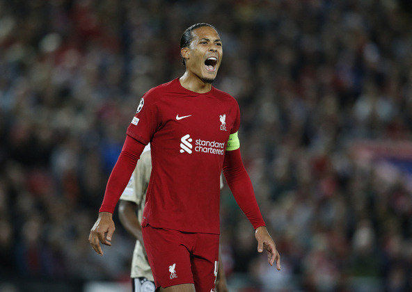 18º Virgil van DijkClube: LiverpoolPosição: zagueiroSalário mensal: R$ 5,2 milhões