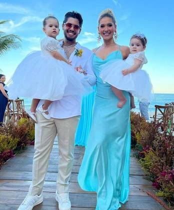 Virginia é casada com o cantor sertanejo Zé Felipe e tem duas filhas: Maria Alice, de dois anos, e Maria Flor, de 10 meses.