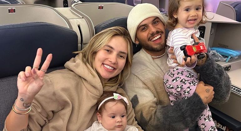 Virginia e Zé Felipe viajaram com as filhas, Maria Alice e Maria Flor