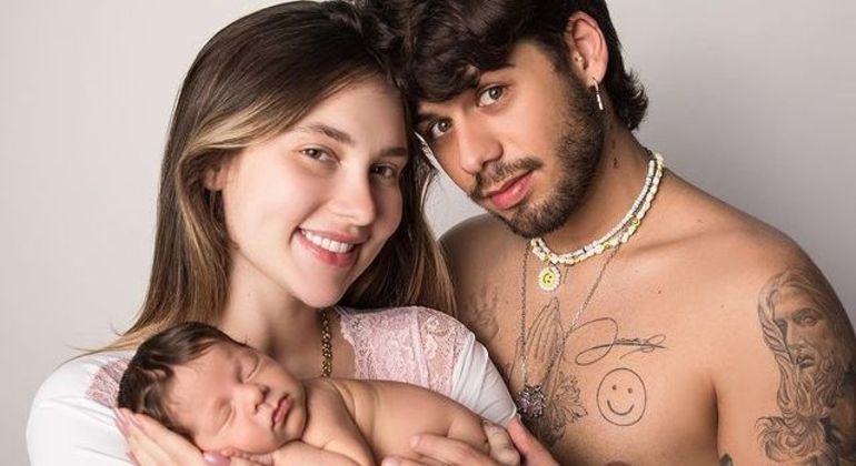 Virginia e Zé Felipe rebatem críticas após filha ser chamada de feia
