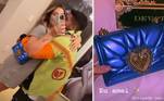 Virginia parece ser apaixonada por bolsas. Além do modelo que exibiu ontem, a influenciadora ganhou de Zé Felipe uma bolsa de couro azul avaliada em R$ 11 mil. O item é da marca italiana Dolce & Gabbana