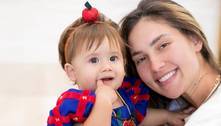 Criticada por ter babá para a filha, Virginia Fonseca mostra seu lado mãe coruja nas redes sociais