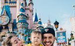 Dias depois, a família foi curtir toda a fantasia do Magic Kingdom. 'De volta nesse lugar mágico. Dessa vez com a minha família. Gratidão. Foi tudo incrível', postou 