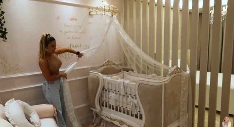 Influenciadora digital, que está grávida de nove meses, espera pelo primeiro herdeiro