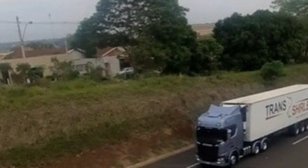 Mãe e filho se reencontram na estrada de forma inusitada