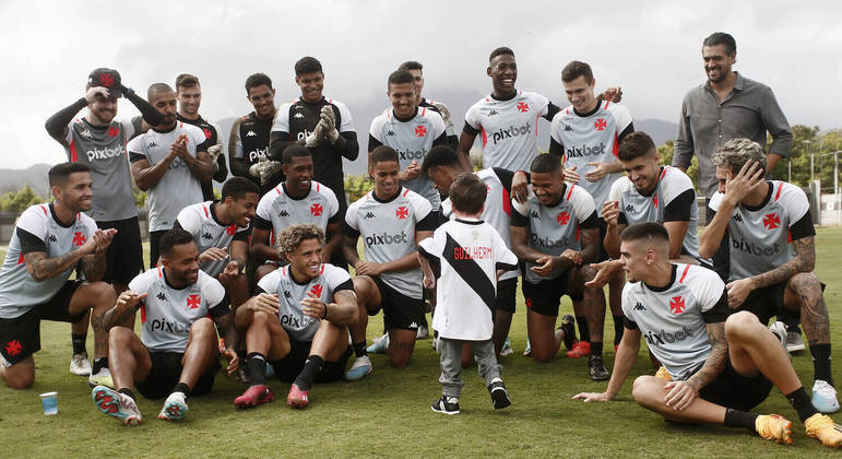 Visita do garoto Gui ao treino do Vasco