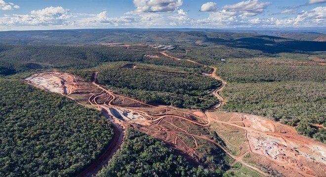 Em 2000, cerca de 5 milhões de m3 de lama radioativa e licor de urânio vazaram de uma mina do complexo de Caetité, em um riacho durante dois meses, sem parar