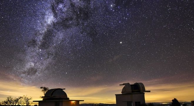 A forma como a iluminação das cidades é projetada tem dificultado a observação dos astros em Itajubá, em Minas Gerais