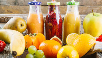 Confira as receitas de 25 sucos e vitaminas de frutas refrescantes (Freepik)