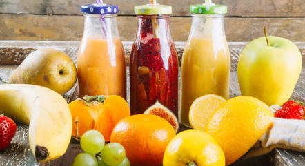 Vitaminas de frutas são saudáveis e refrescantes