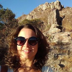 A professora Flávia Amboss Mercon Leonardo, que foi baleada em ataque