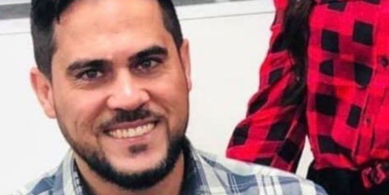 O desabamento de uma laje onde funcionava o auditório da empresa de contêineres Multiteiner deixou nove mortos, dos quais sete são mulheres e dois, homens. Claudevan Correia Lima, de 35 anos, trabalhava como arquiteto na firma. Nas redes sociais, os amigos e a família dele lamentam. 'Você partiu e nos deixou uma grande lição: amar, estar perto e aproveitar cada momento junto', escreveu Camila Souza, amiga de Claudevan