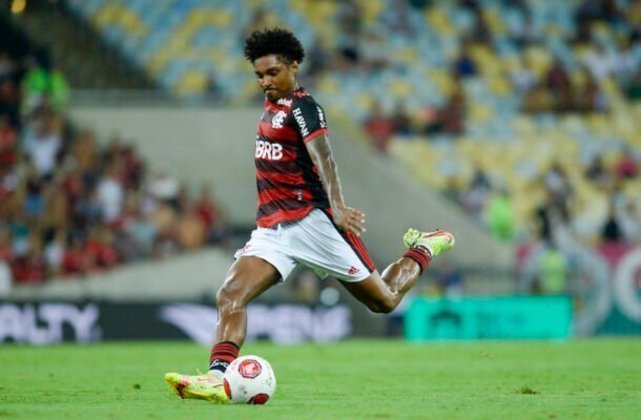 Vitinho: deixou o Flamengo no meio de 2022 e joga atualmente no Al-Ettifaq, da Arábia Saudita. Foto: Glvan de Souza/Flamengo