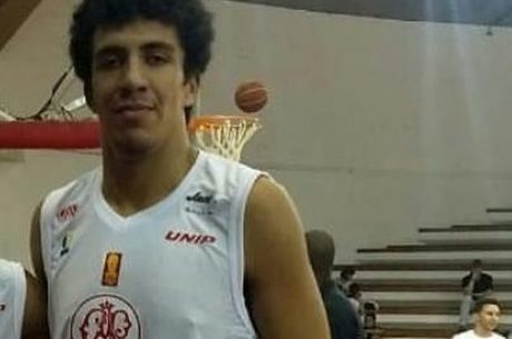 Jogador de basquete morre, após mal súbito em quadra