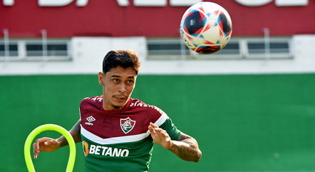 Vitor Mendes, zagueiro do Fluminense