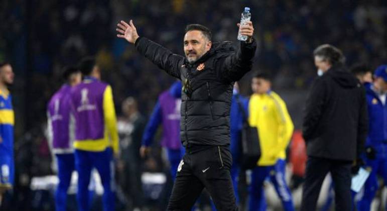 Vitor Pereira tem o Corinthians à sua disposição para 2023. Treinador está 'analisando'