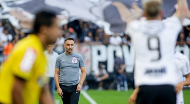 Insatisfação de Vítor Pereira não foi desabafo. Se não vierem reforços, não ficará no Corinthians em 2023