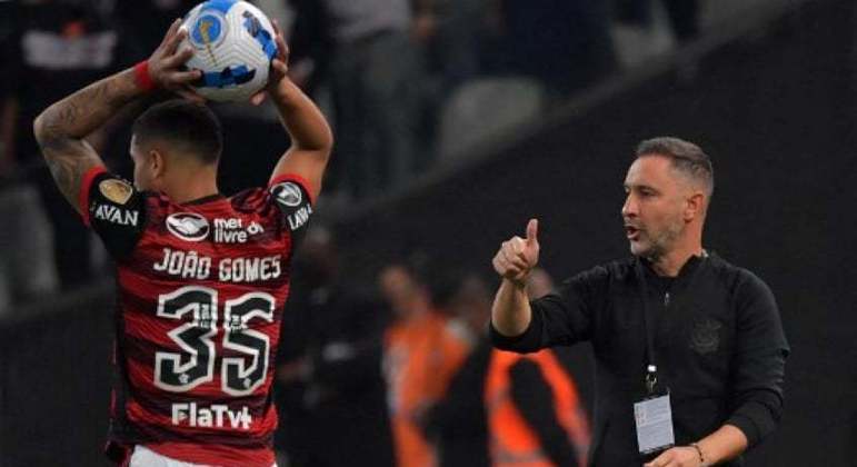 Vítor Pereira acertou contrato de dois anos com o Flamengo. Constrangimento no Corinthians