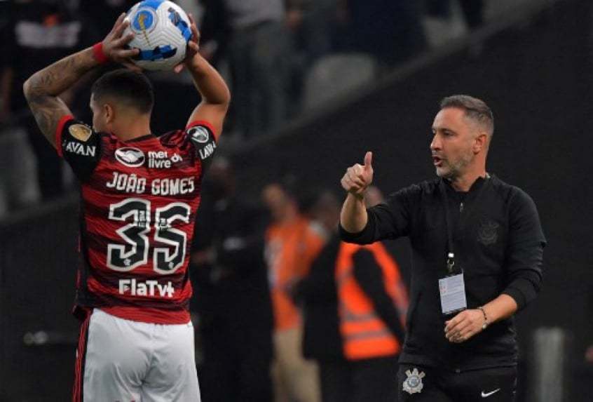 Constrangimento e revolta no Corinthians. V tor Pereira que iria