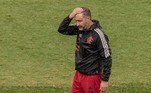 A internet não perdoa! Com atuação fraca, o Flamengo não saiu do 0 a 0 com o Independiente Del Valle, no Maracanã, e no placar agregado, perdeu por 1 a 0. Após a derrota para o Palmeiras na Supercopa, e a eliminação precoce no Mundial de Clubes, mais um fracasso rubro-negro fez com que rivais provocassem, e muito, os flamenguistas. O técnico Vítor Pereira foi um dos principais alvo. Confira os melhores memes: