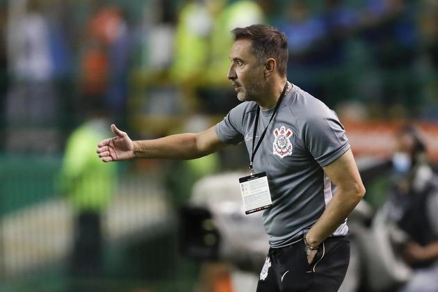 A primeira derrota do português foi o Paulistão 2022. O Corinthians havia chegado à semifinal depois de uma campanha não muito sólida e seria o segundo Majestoso do torneio. O São Paulo venceu o primeiro com um gol de Calleri e, na segunda oportunidade, o Tricolor confirmou uma melhor campanha diante do Timão e avançou para a final, contra o Palmeiras. A vitória do São Paulo derrubou o tabu do século, já que o Alvinegro não sabia o que era ser eliminado pelo rival havia nove mata-matas