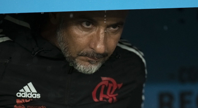 Vencer o Carioca virou obrigação para a sobrevivência de Vítor Pereira. Ele já perdeu demais no Flamengo