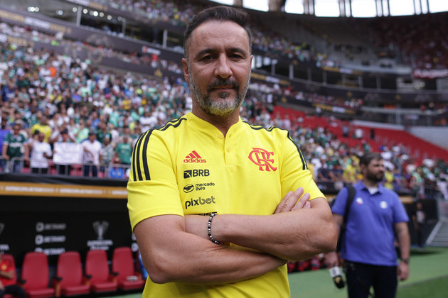 VP chegou ao Flamengo já com o desafio de herdar o atual campeão da Libertadores e da Copa do Brasil. Logo no primeiro mês como técnico, o português teve a decisão da Supercopa do Brasil, contra o Palmeiras. Em um jogo emocionante, o Rubro-Negro saiu derrotado por 4 a 3 e ficou com o vice-campeonato