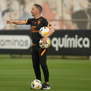 Técnico Vítor Pereira no último treino antes do confronto