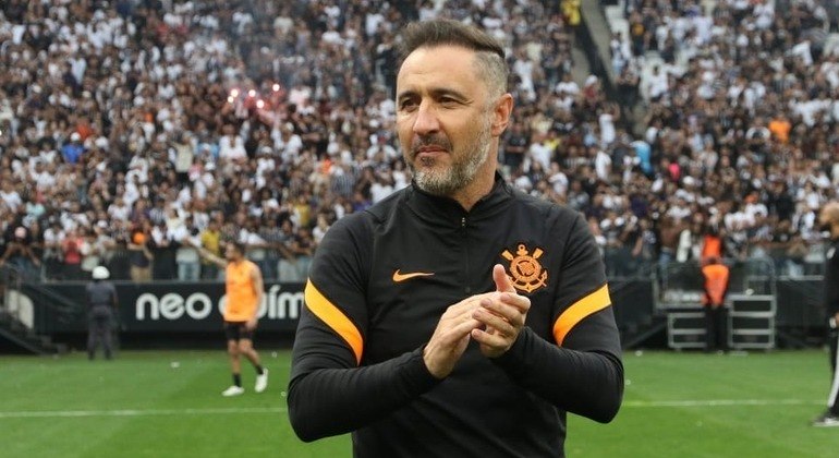Técnico Vítor Pereira no treino aberto da última segunda-feira na Neo Química Arena