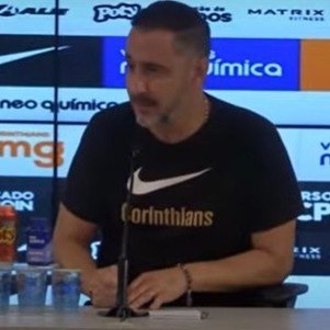 Vítor Pereira em coletiva na madrugada desta quinta (27)