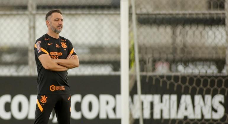 Vítor Pereira em treino do Corinthians