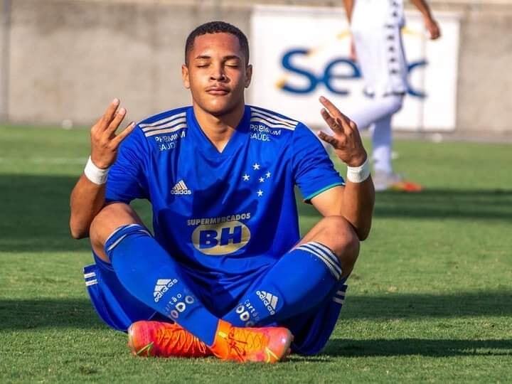 O novo Neymar jogou no Cruzeiro e agora ninguém se lembra dele no Brasil