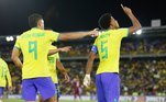 Vitor Roque e Andrey SantosComo um bônus, os dois jogadores que poderiam ser surpresa na convocação de Ramon Menezes. Absolutos destaques no Sul-Americano Sub-20, a dupla de 18 anos é uma promessa para a seleção brasileira principal. Andrey foi vendido ao Chelsea por 23 milhões de euros (cerca de R$ 125,5 milhões); porém, por problemas de logística, foi emprestado ao Vasco, no qual foi revelado e deve ficar até o meio do ano. Já Roque ainda não foi negociado pelo Athlético-PR, mas o clube já negou propostas como a do Barcelona, que ofereceu 35 milhões de euros (R$ 192 milhões) pelo brasileiro