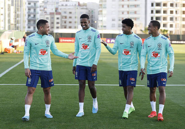 A nova geração chegou com tudo. Nomes que brilharam com Ramon Menezes no Sul-Americano sub-20 ganharam uma chance de representar o Brasil no time principal e podem, inclusive, pintar entre os titulares no amistoso contra Marrocos, neste sábado (25), às 18h (de Brasília). Os rostos podem ser um pouco desconhecidos, mas, com a bola no pé, eles dispensam apresentação! Confira: