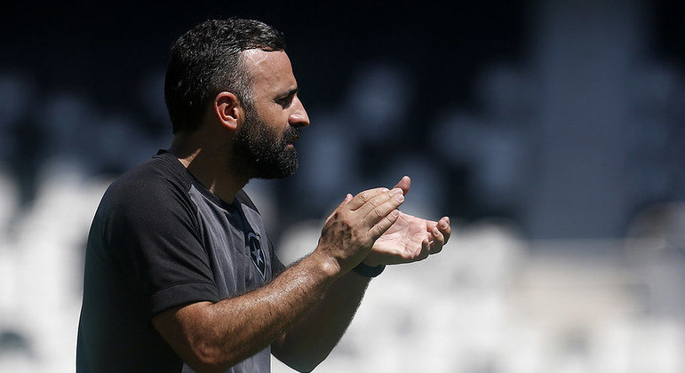 Vítor Severino, auxiliar de Luís Castro no Botafogo
