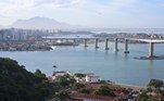 Vitória (ES) - 
  11,07%Os preços que mais disparam na localidade nos
últimos 12 meses foram o das passagens aéreas (+54,14%), do óleo de soja (+51,32%) e do açúcar
cristal (+45,68%)