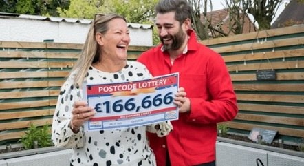 Mulher ganhou na loteria com bilhete do marido morto