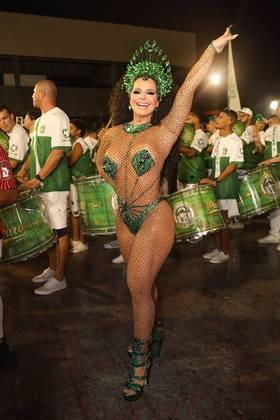 Além da Mancha, Vivi é rainha de bateria da Acadêmicos do Salgueiro, escola do Rio de Janeiro