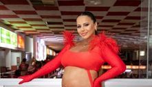Viviane Araújo anuncia volta para o samba: 'Mamãe rainha'