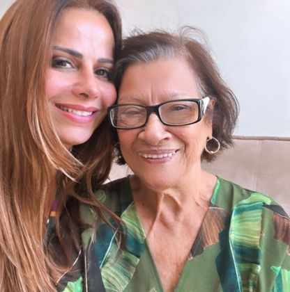 Viviane Araújo: A eterna musa do Salgueiro agradeceu a mãe, Dona Neuza, e disse: “te amo incondicionalmente!”