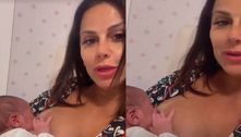 Viviane Araújo amamenta o filho e mostra o bebê quase dormindo: 'Não aguento'
