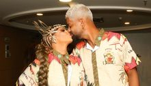 Viviane Araujo ganha beijo do marido antes de desfilar pela Mancha Verde