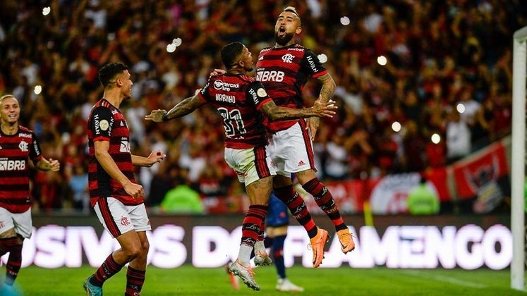 Vivo nas três principais competições da temporada, o Flamengo conheceu o seu adversário nas semifinais da Libertadores nesta semana: será o Vélez Sarsfield, em jogos nos dias 31 de agosto e 7 de setembro. Assim, o calendário do Rubro-Negro já está definido até as partidas contra o clube argentino, valendo um lugar na decisão da Copa. Confira!