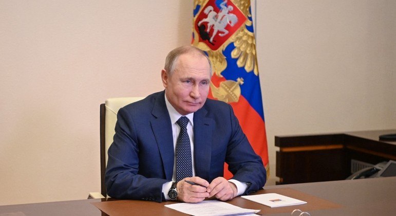 Vladimir Putin, durante evento na residência oficial, nesta sexta-feira (4)